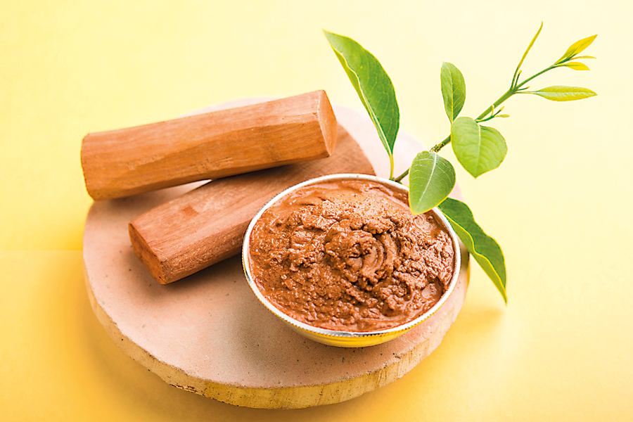 shutterstock_591398258_sandalwood